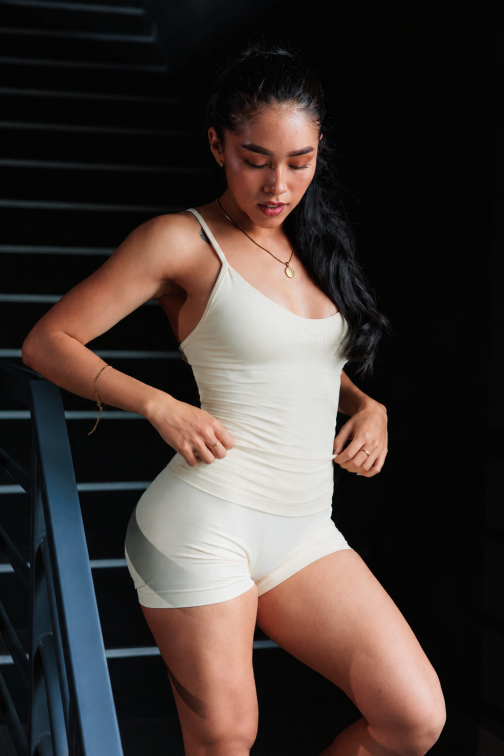 SCOOP TANK CON TIRAS - MANTEQUILLA